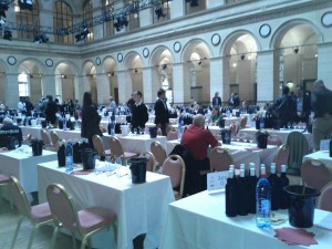 le tables de dégustation du concours un vin presque parfait au palais Brongnart